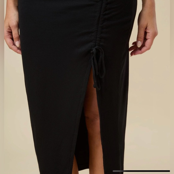 Scoop Ruched Midi Dress | Black Size Medium - Picture 14 of 15